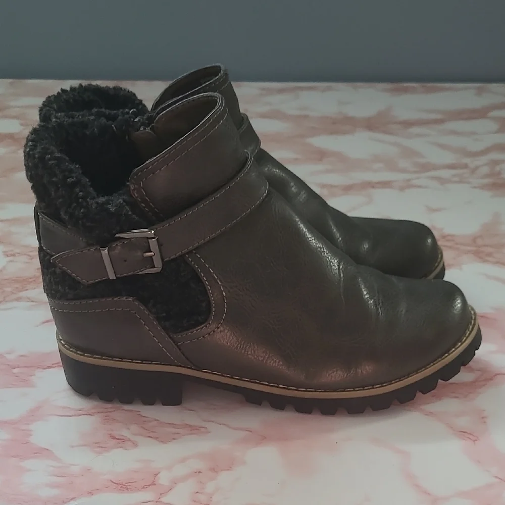GUC Cliffs by White Mountain Dark Gray Faux Shearling Winter Ankle Boots Sz 7.5M